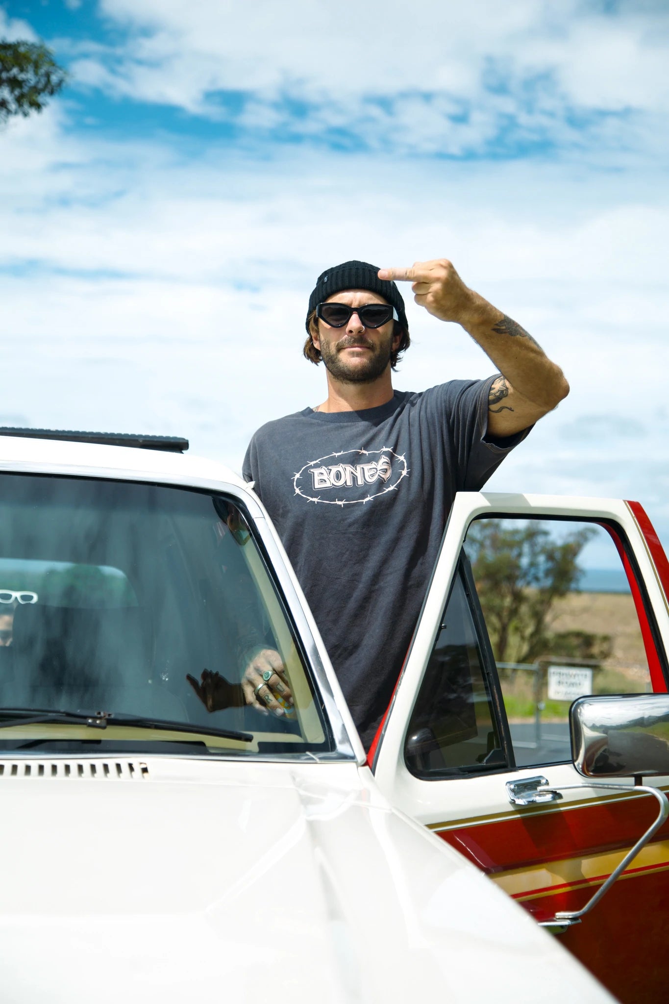 Bones Barb Tee - Washed Haze